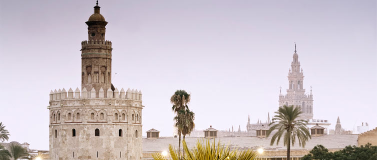 The Torre del Oro Giralda protected Seville in the 13th century.