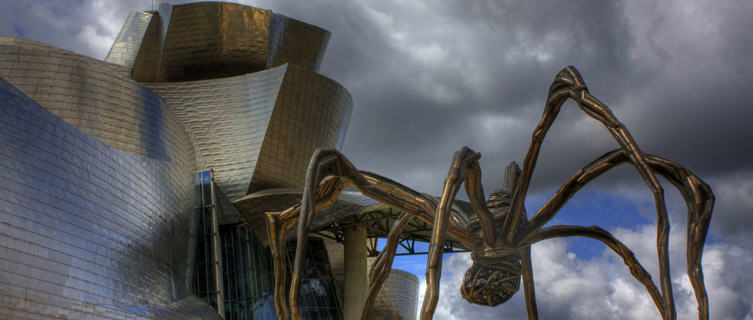 Guggenheim Museum and 'Maman' statue, Bilbao, Spain 