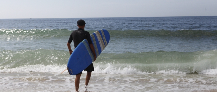 Year-round waves make Hainan Island China's best surfing spot