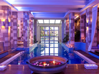 Swim into the spa from the outdoor pool